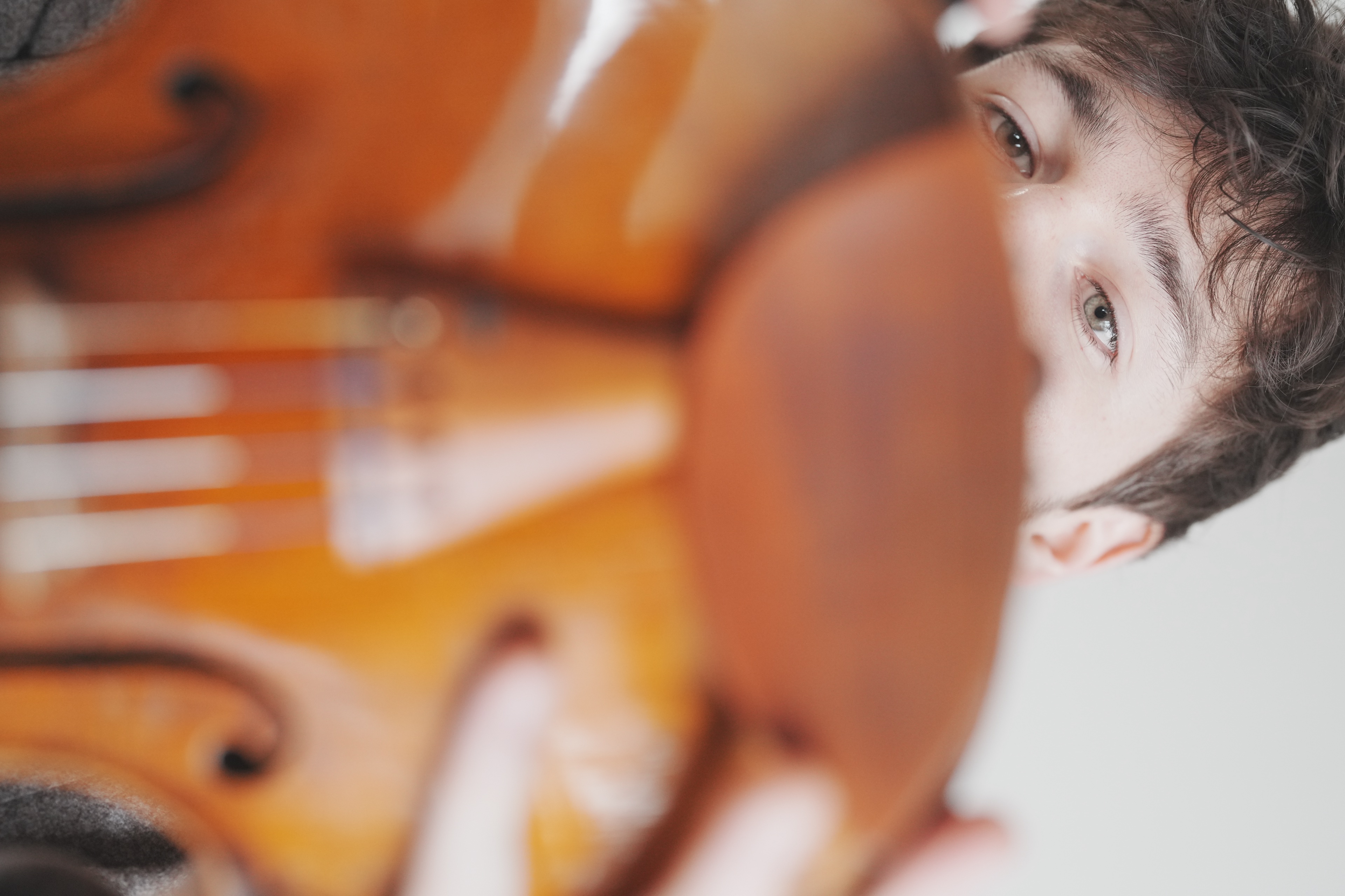 Vassily Chmykov, portrait éditorial du violoniste français